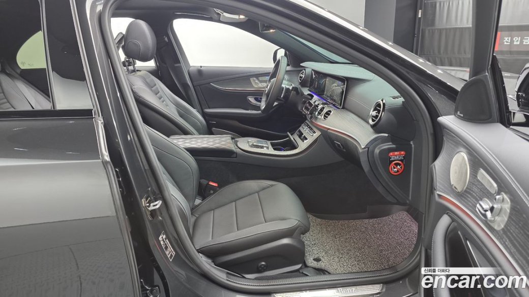 Mercedes-Benz E-Class E350 4MATIC AMG Line, 2023