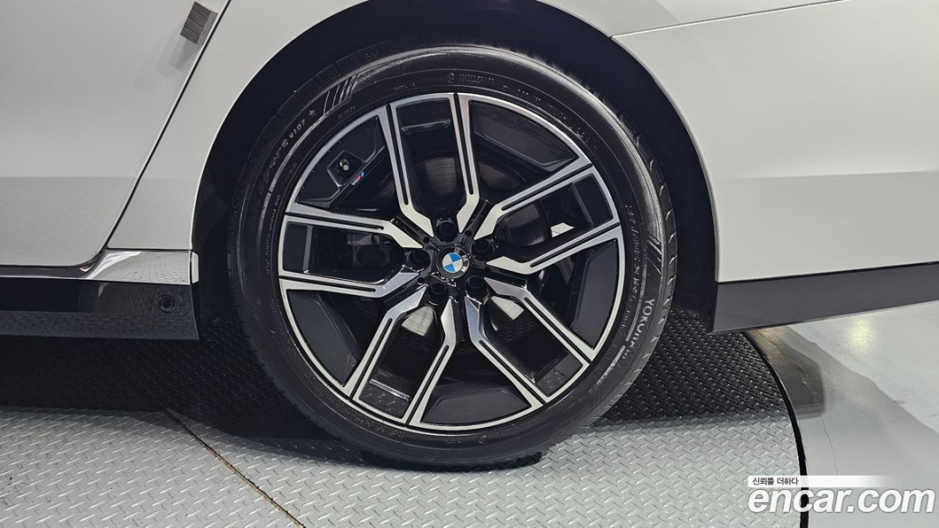 BMW 7-Series 740i xDrive M Sport, 2025