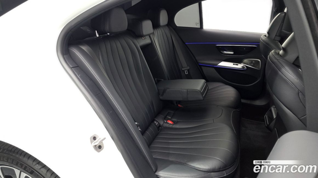 Mercedes-Benz E-Class E300 4MATIC Exclusive, 2024