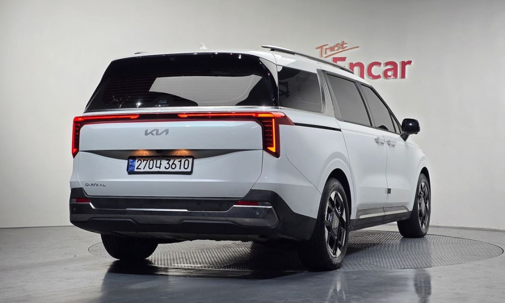 Kia Carnival 7-Seater Signature, 2024