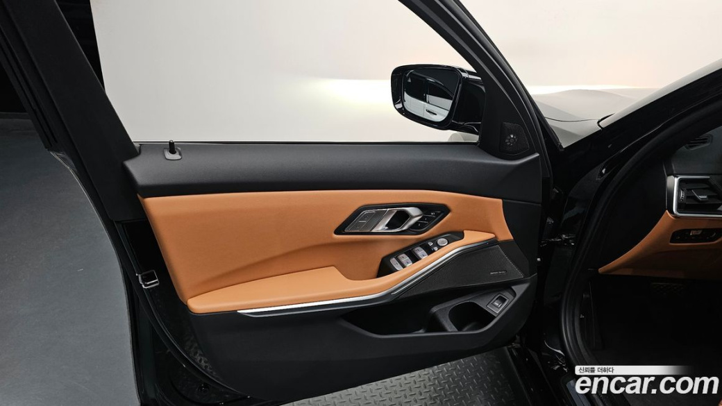 BMW 3-Series 320i Touring, 2024