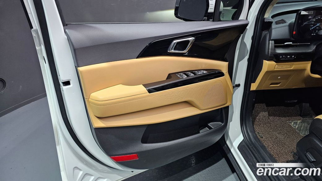 Kia Carnival 9-Seater Noblesse, 2023