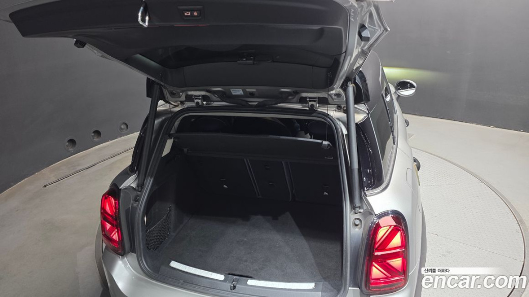 Mini Countryman ALL4 Classic Launch Pack, 2023