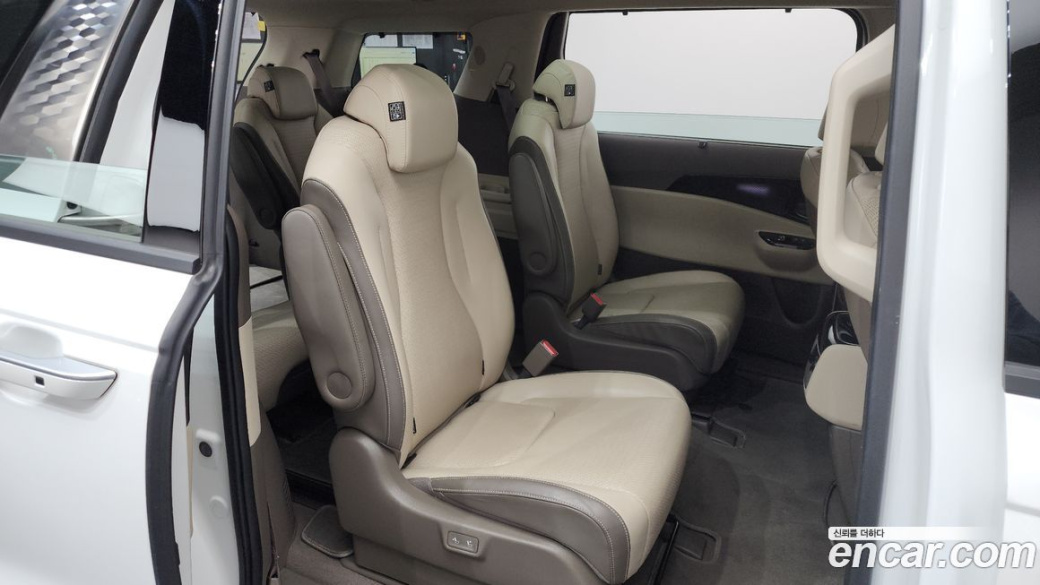 Kia Carnival 9-Seater Signature, 2022