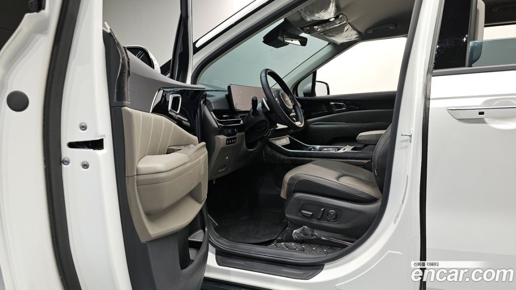 Kia Carnival 9-Seater Signature, 2024
