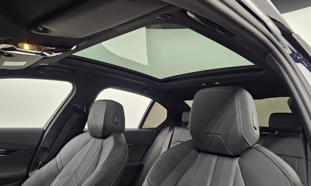 BMW 5-Series 520i M Sport, 2025