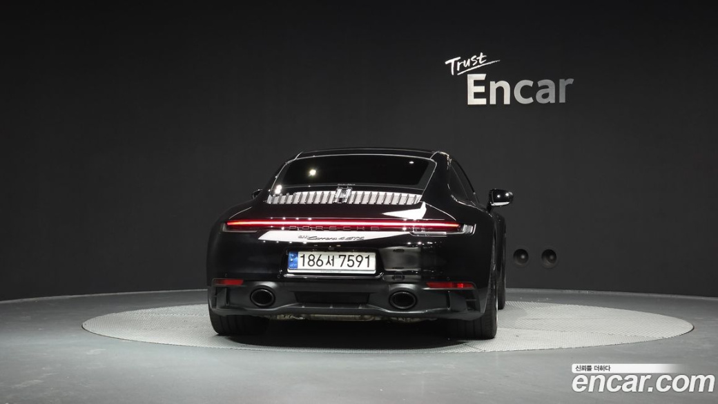 Porsche 911 Carrera 4 GTS, 2023