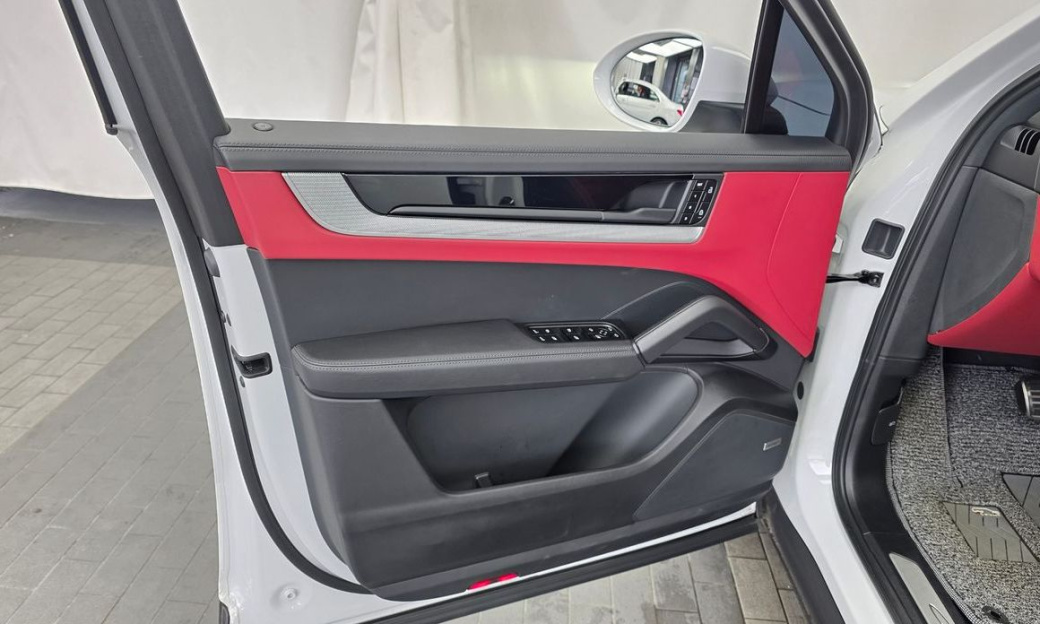 Porsche Cayenne 3.0, 2024