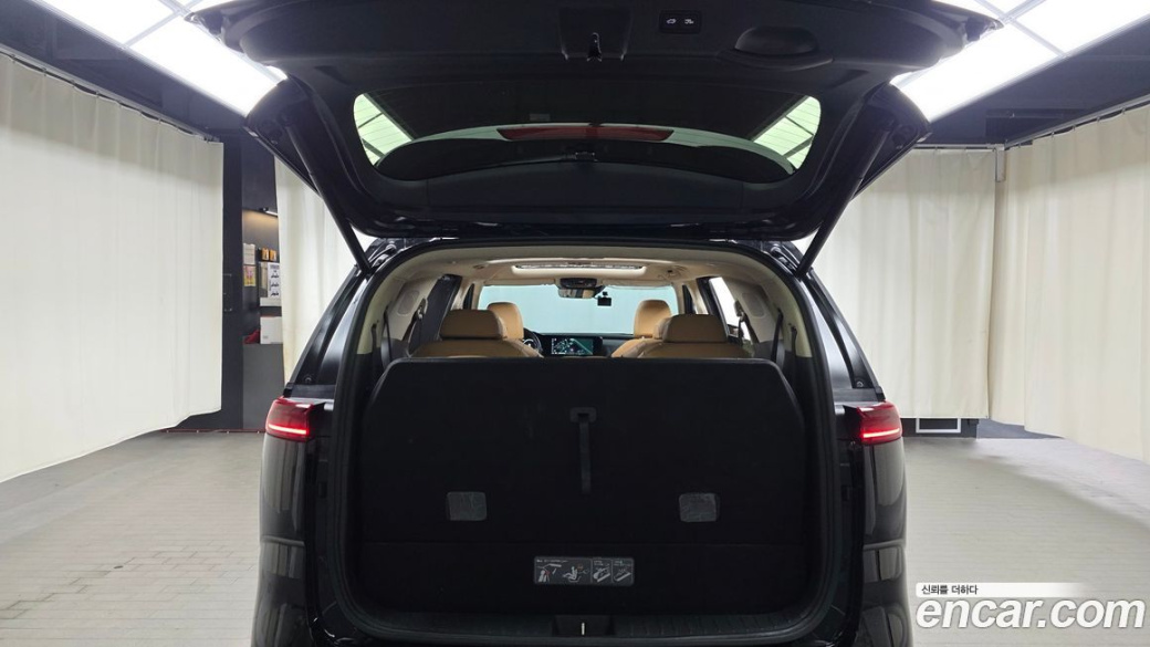 Kia Carnival 9-Seater Signature, 2023