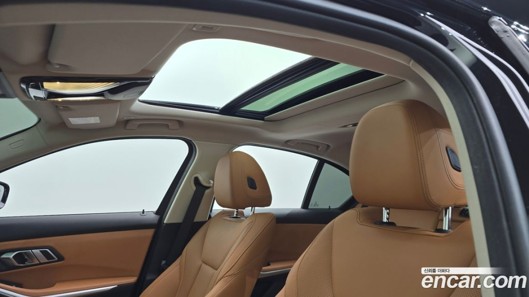 BMW 3-Series 320i, 2023