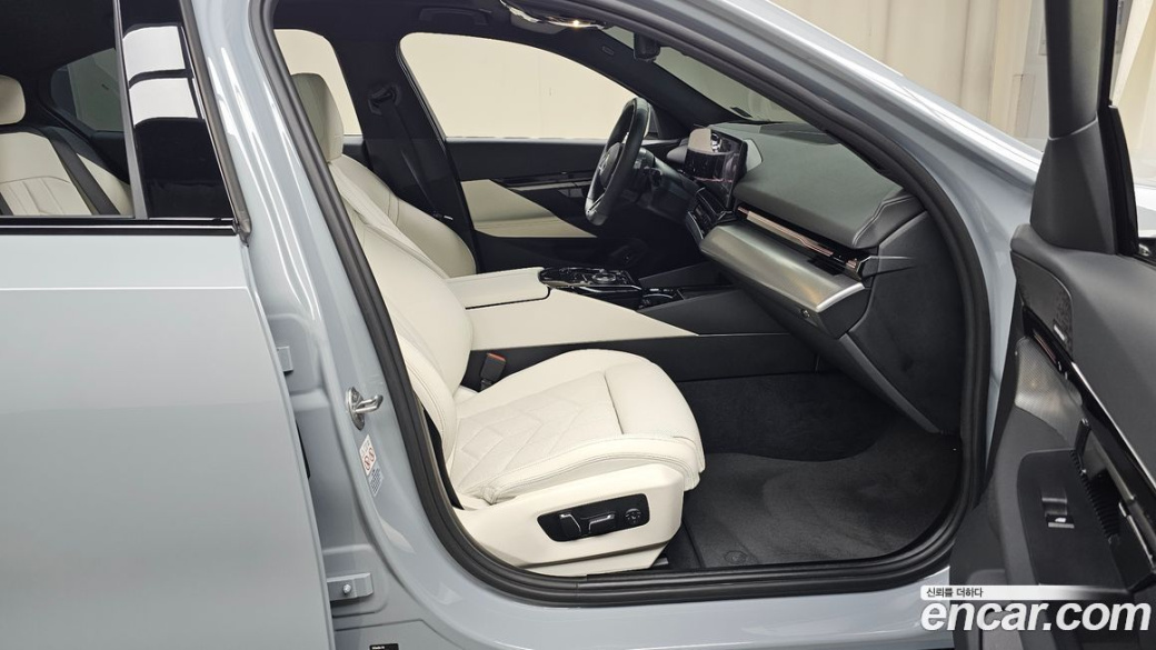 BMW 5-Series 520i M Sport, 2024