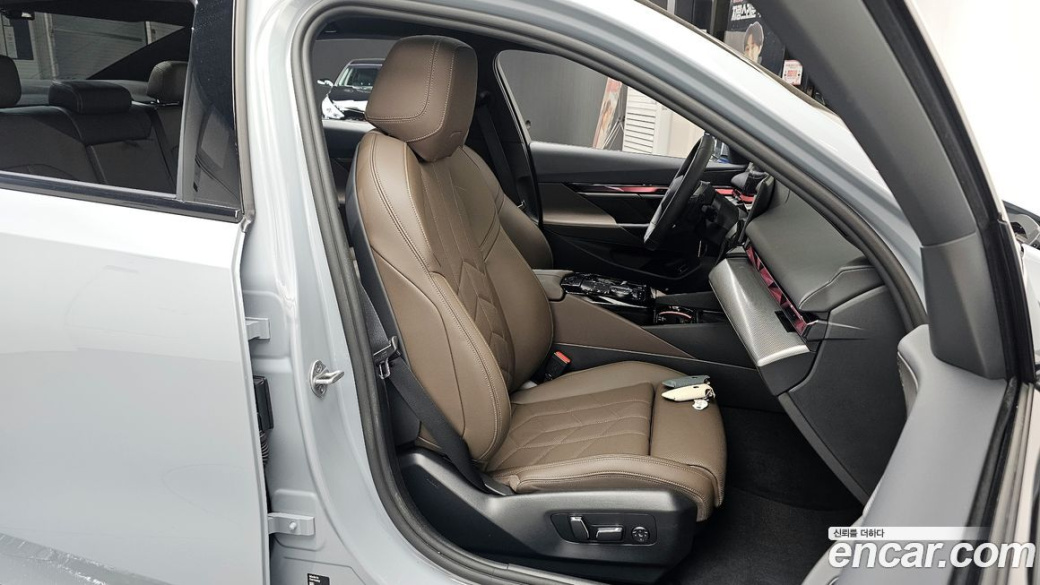 BMW 5-Series 520i M Sport, 2025