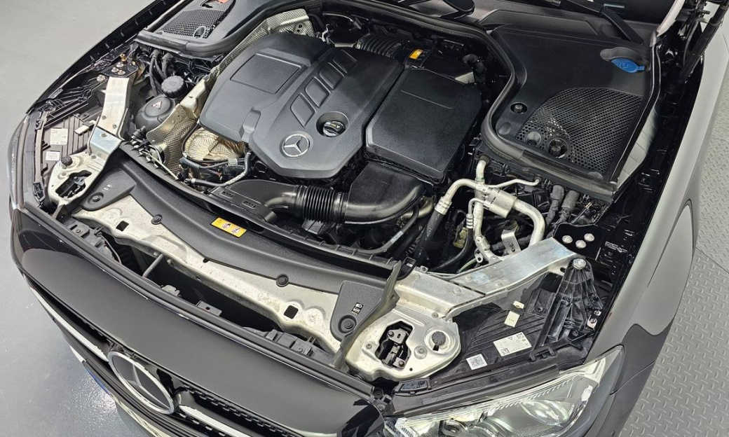Mercedes-Benz E-Class E220d 4MATIC AMG Line, 2022