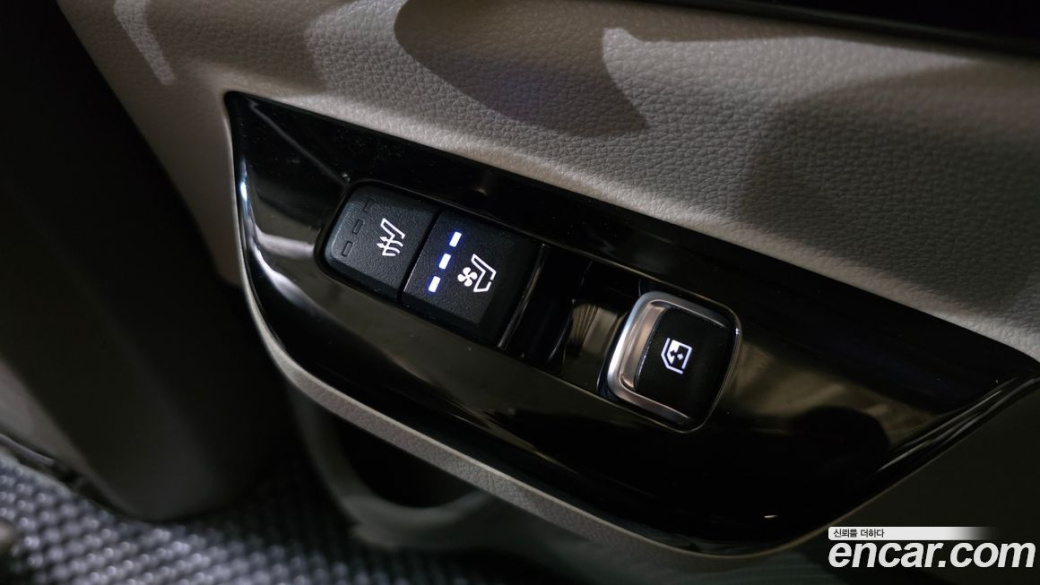 Kia Carnival 9-Seater Hi-Limousine, 2023