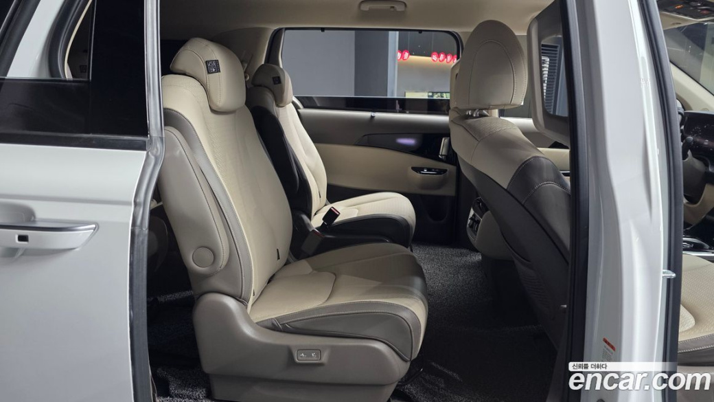 Kia Carnival 9-Seater Signature, 2023
