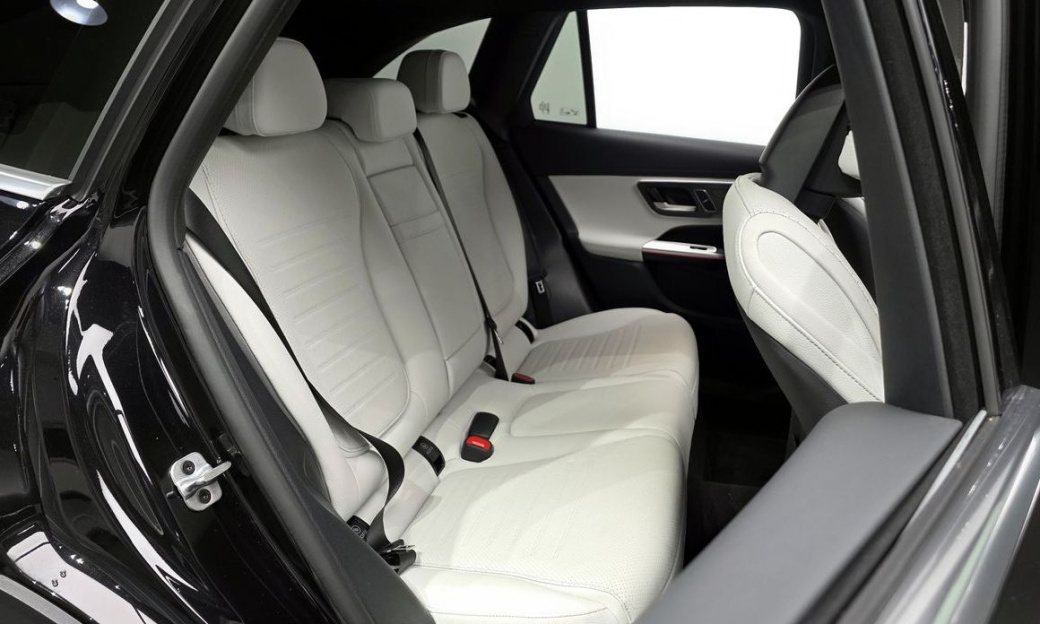 Mercedes-Benz GLC-Class GLC300 4MATIC AMG Line, 2025