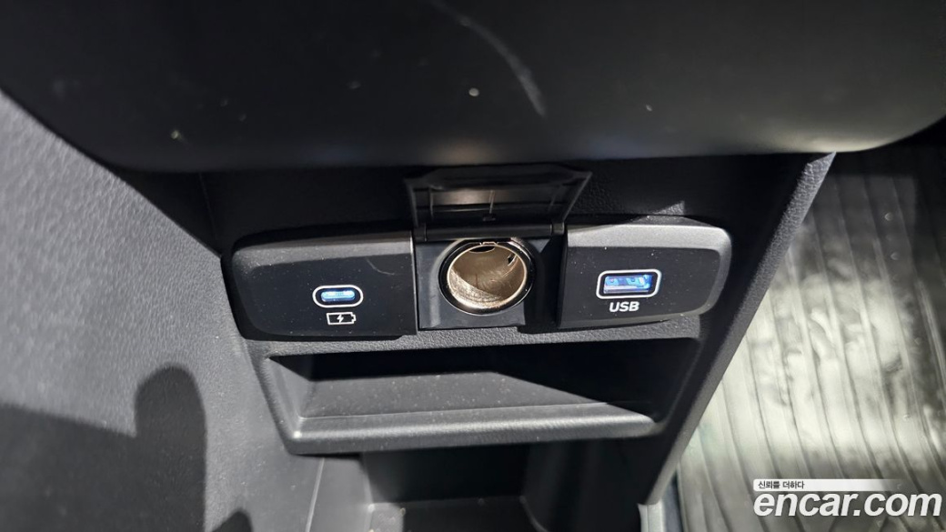 Hyundai Staria Tourer 11-Seater, 2025