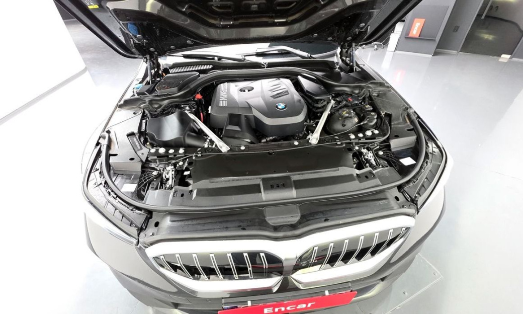 BMW 5-Series 520i, 2024