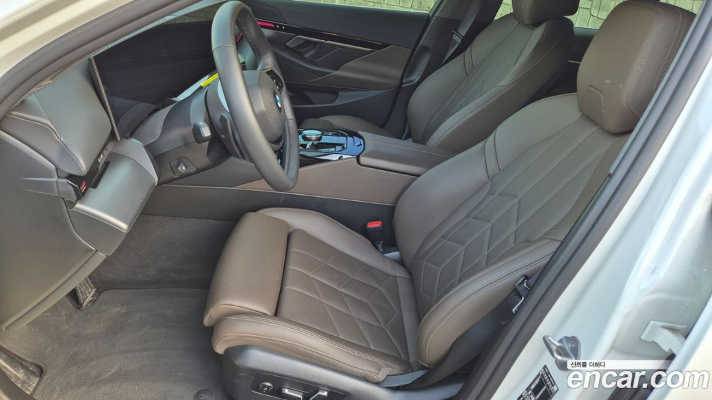 BMW 5-Series 520i, 2024