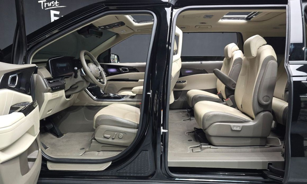 Kia Carnival 9-Seater Signature, 2023