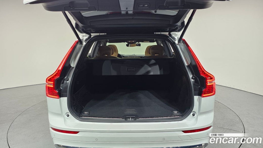 Volvo XC60 B5 Ultimate Bright, 2024