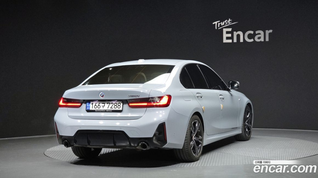 BMW 3-Series 320i M Sport, 2023