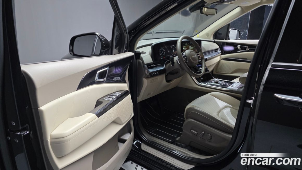 Kia Carnival 9-Seater Hi-Limousine, 2023