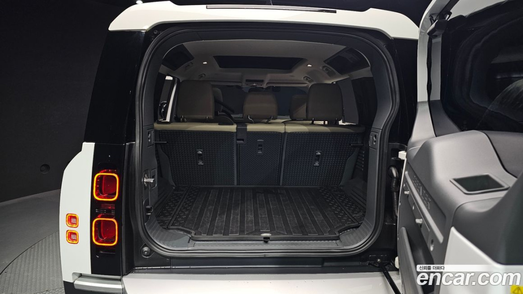 Land Rover Defender 110 D250 SE, 2024