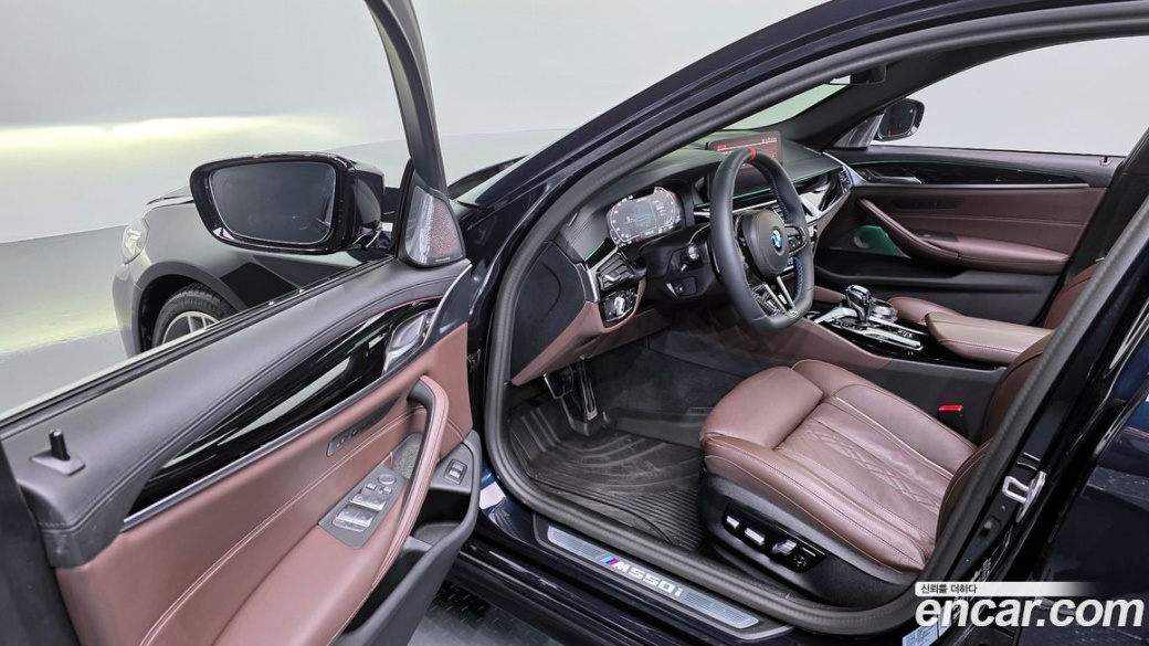BMW 5-Series M550i xDrive, 2023