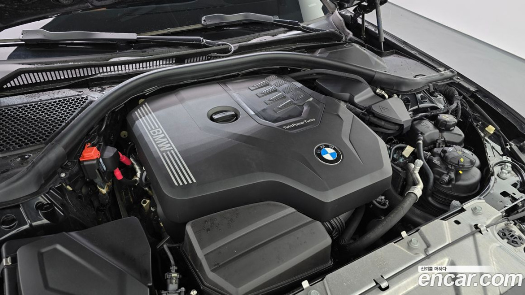 BMW 3-Series 320i, 2023