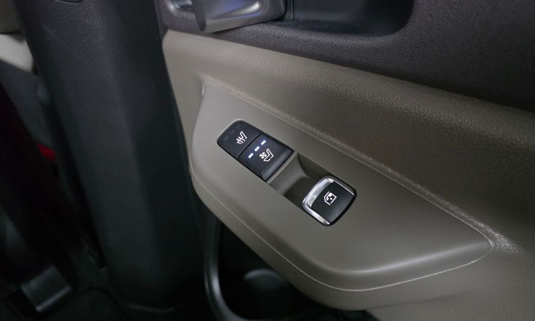 Kia Carnival 7-Seater Outdoor, 2025