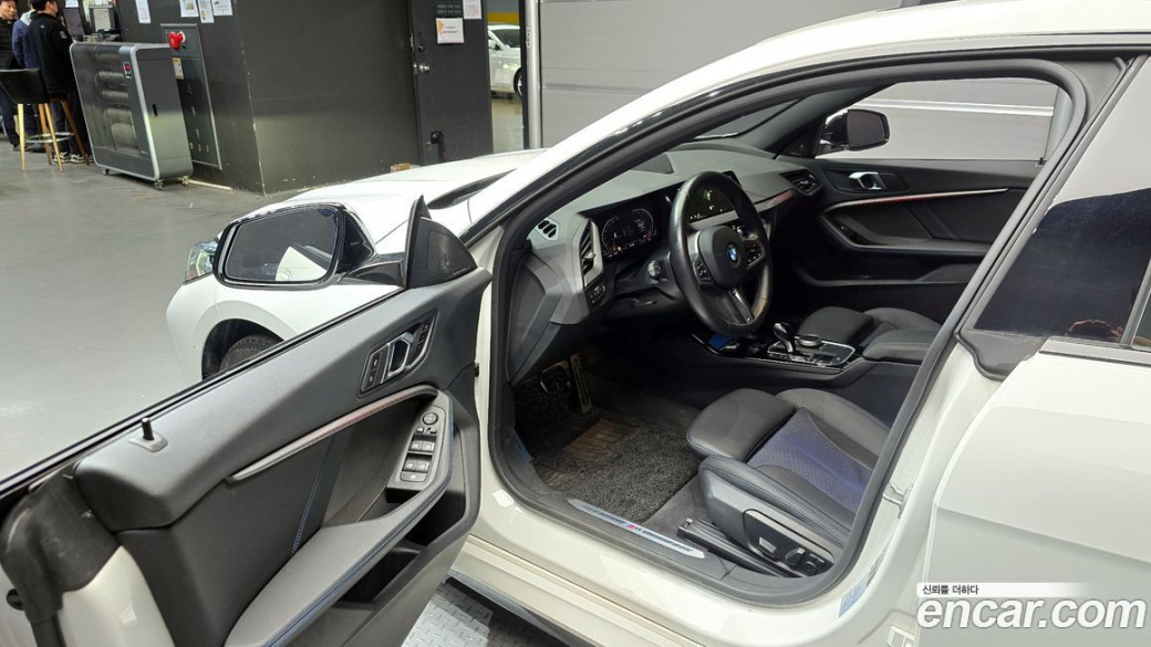 BMW 2-Series 220i M Sports, 2024