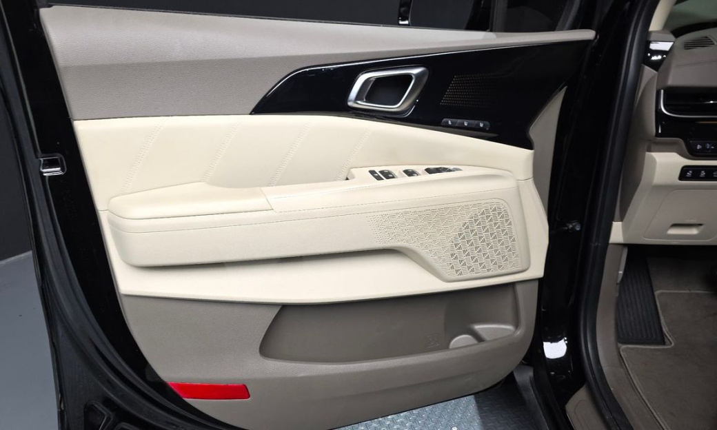 Kia Carnival 9-Seater Gravity, 2025