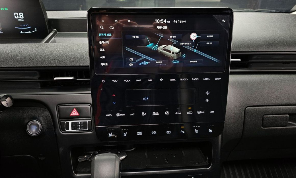 Hyundai Staria 4WD Tourer 9-Seater, 2025