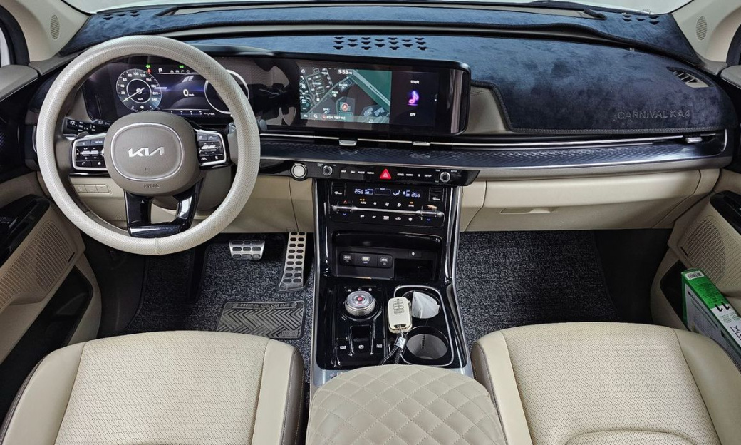 Kia Carnival 7-Seater Hi-Limousine, 2022