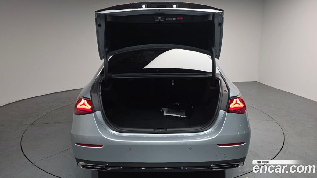 Mercedes-Benz E-Class E200 Avantgarde, 2025