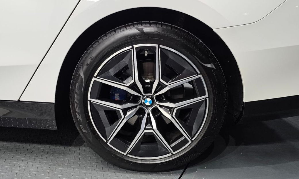 BMW 5-Series 520i M Sport, 2025