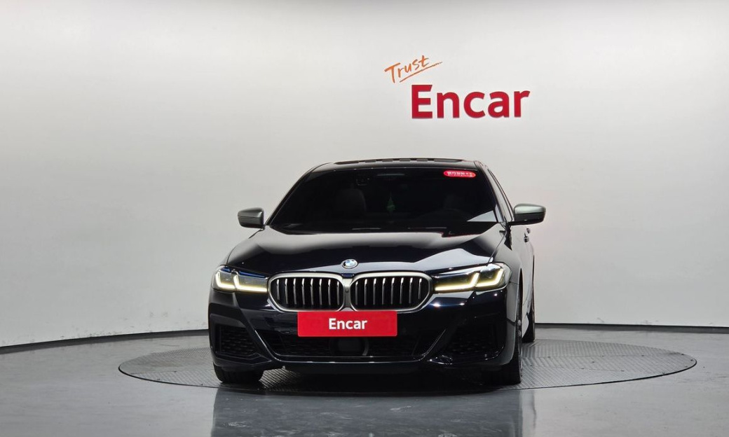 BMW 5-Series M550i xDrive, 2022