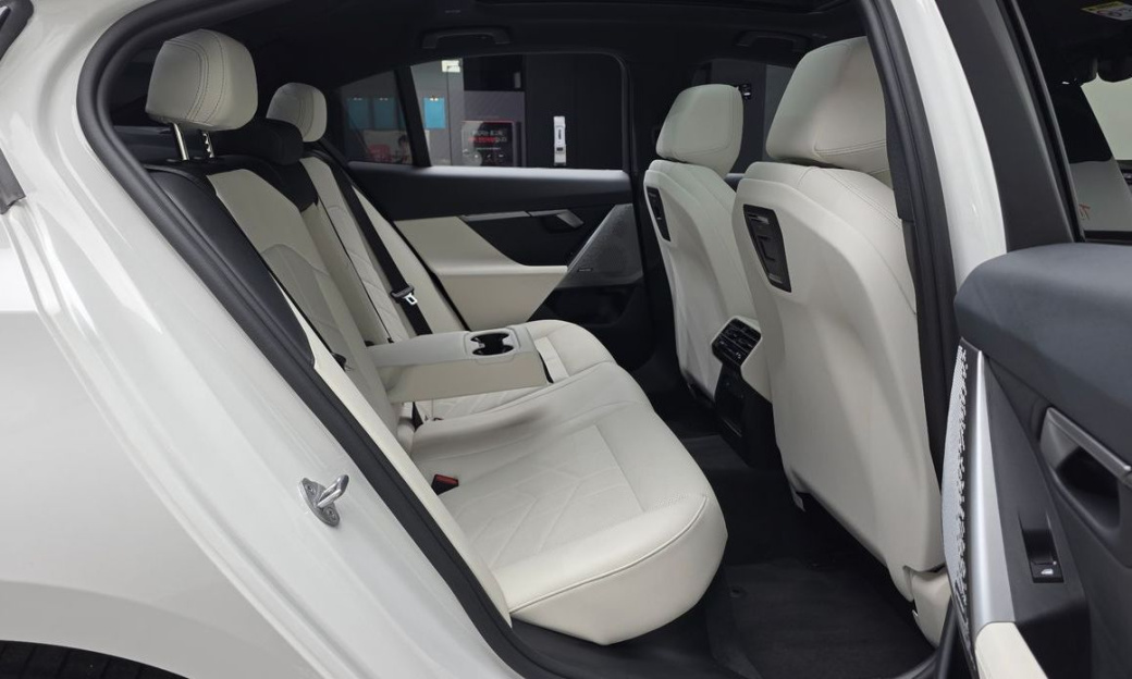 BMW 5-Series 520i M Sport, 2024
