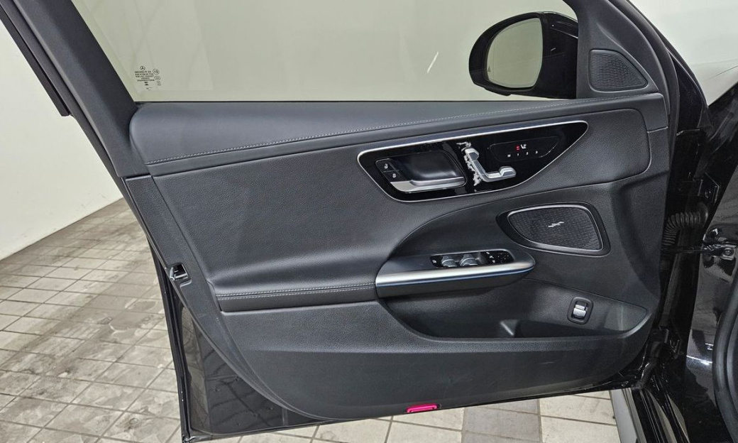 Mercedes-Benz C-Class C300 4MATIC AMG Line, 2023