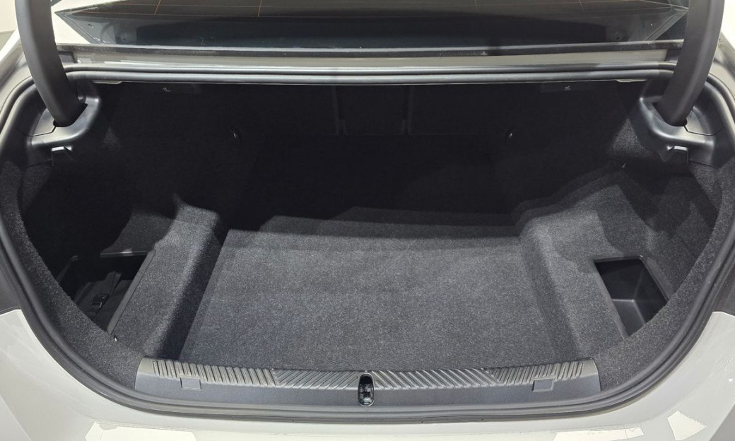 BMW 5-Series 520i, 2024