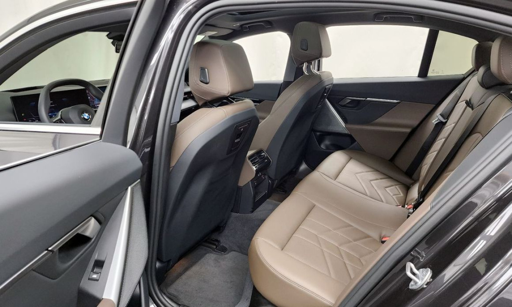 BMW 5-Series 520i, 2024