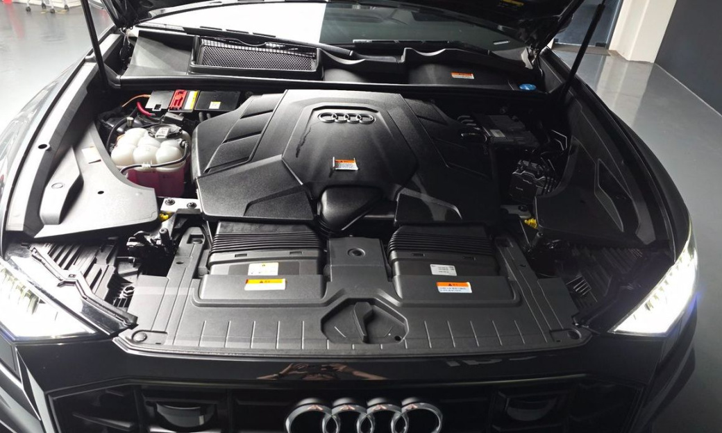 Audi Q8 55 TFSI Quattro Premium, 2022