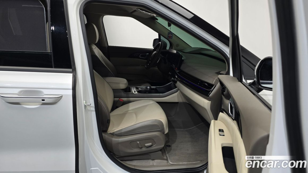 Kia Carnival 7-Seater Signature, 2024