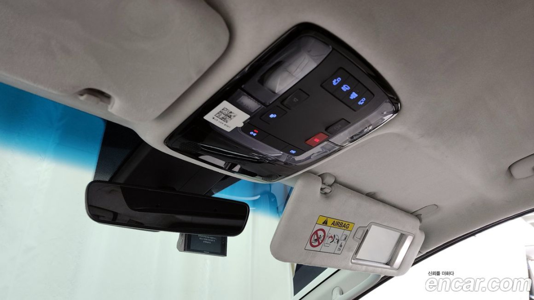 Hyundai Staria 4WD Lounge 9-Seater, 2022