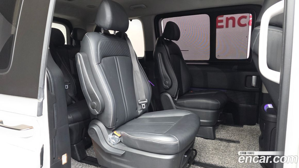 Hyundai Staria Lounge 9-Seater, 2022