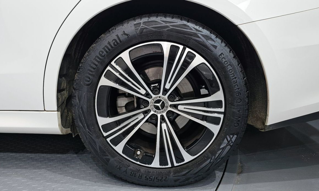 Mercedes-Benz E-Class E200 Avantgarde, 2024