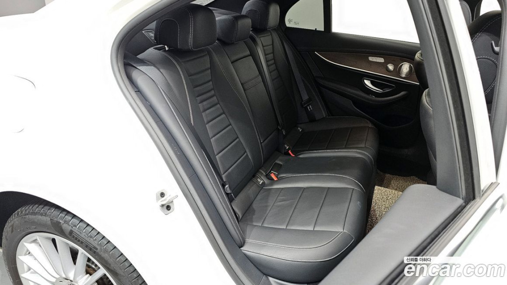 Mercedes-Benz E-Class E220d 4MATIC Exclusive, 2022