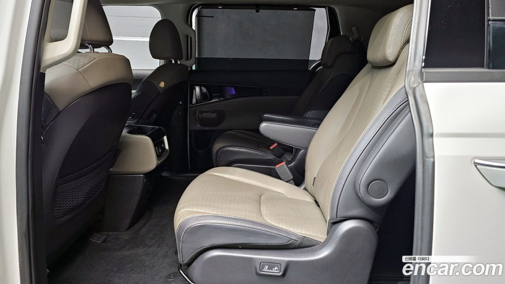 Kia Carnival 9-Seater Signature, 2025
