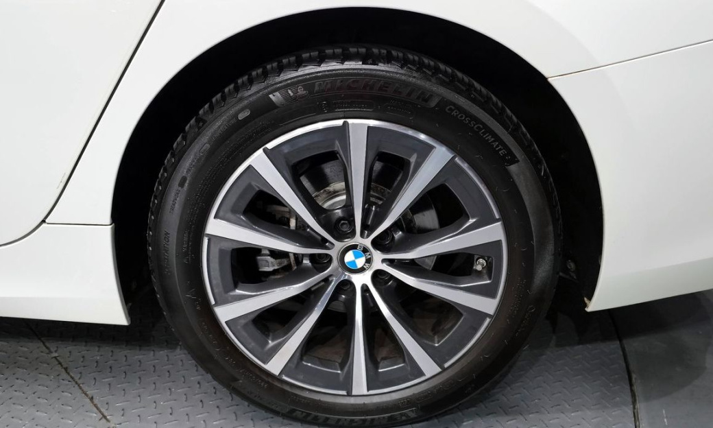 BMW 3-Series 320i, 2023
